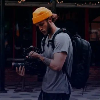 persona con cámara en mano