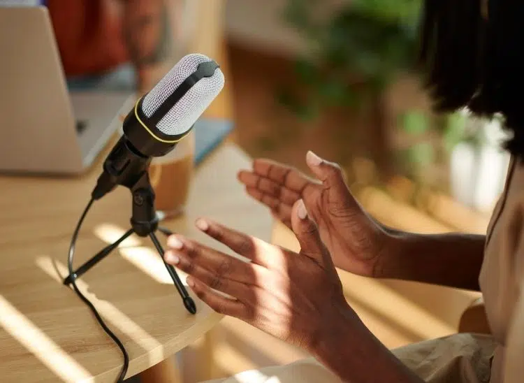 lectura-interpretativa-microfono