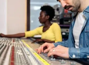 tecnicos-sonido-mesa-mezclas