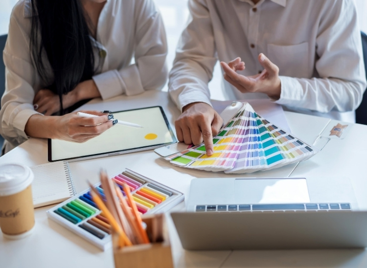 Cómo aplicar el color en una estrategia de identidad visual corporativa