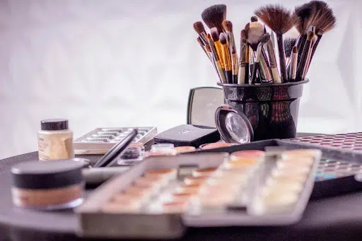 Como cobrar los servicios de maquillaje, C&oacute;mo cobrar los servicios de maquillaje: gu&iacute;a para profesionales