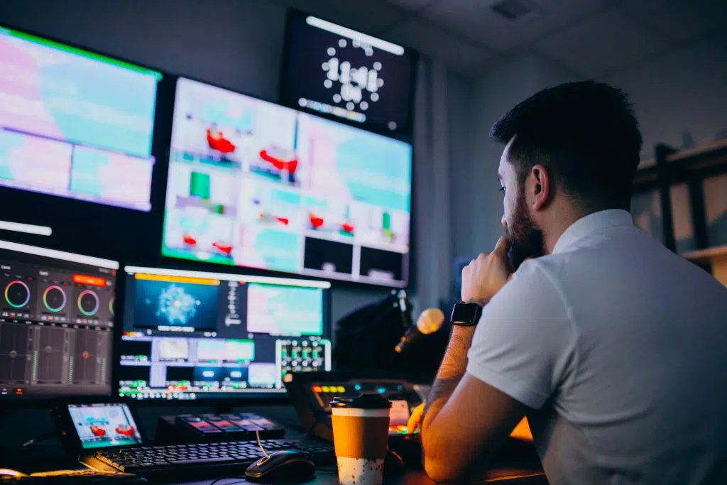mercado audiovisual en espa&ntilde;a, Los mejores cursos de realizaci&oacute;n audiovisual online: gu&iacute;a para aprender a mandar en la sala de control