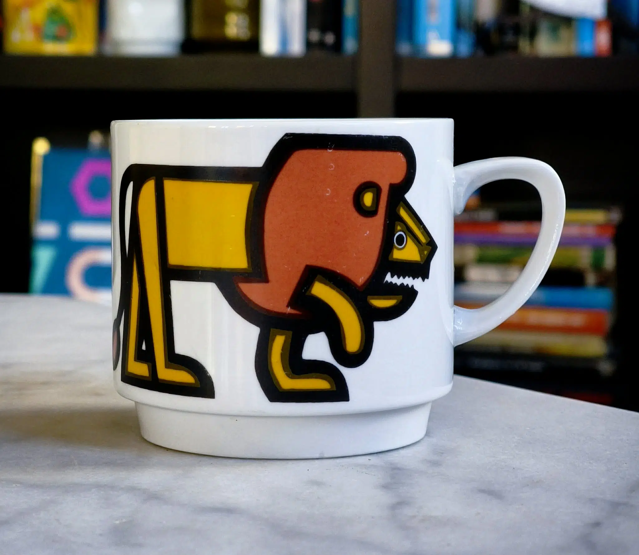 Cruz-Novillo-dise&ntilde;o-espa&ntilde;ol-con-&ntilde;-taza-leon